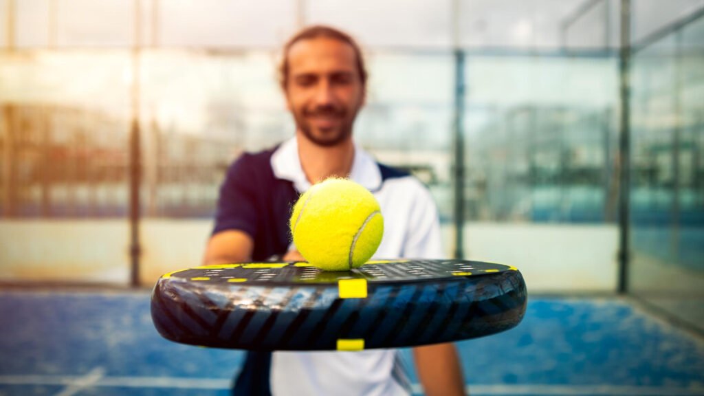 Comparaison de trois formes de raquettes de padel ronde goutte d’eau et diamant